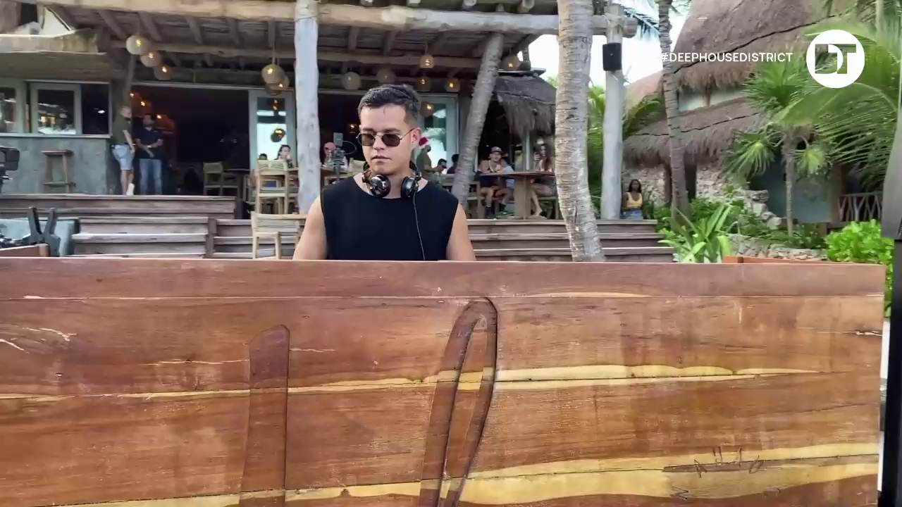 Watch DanceTV Deep House District