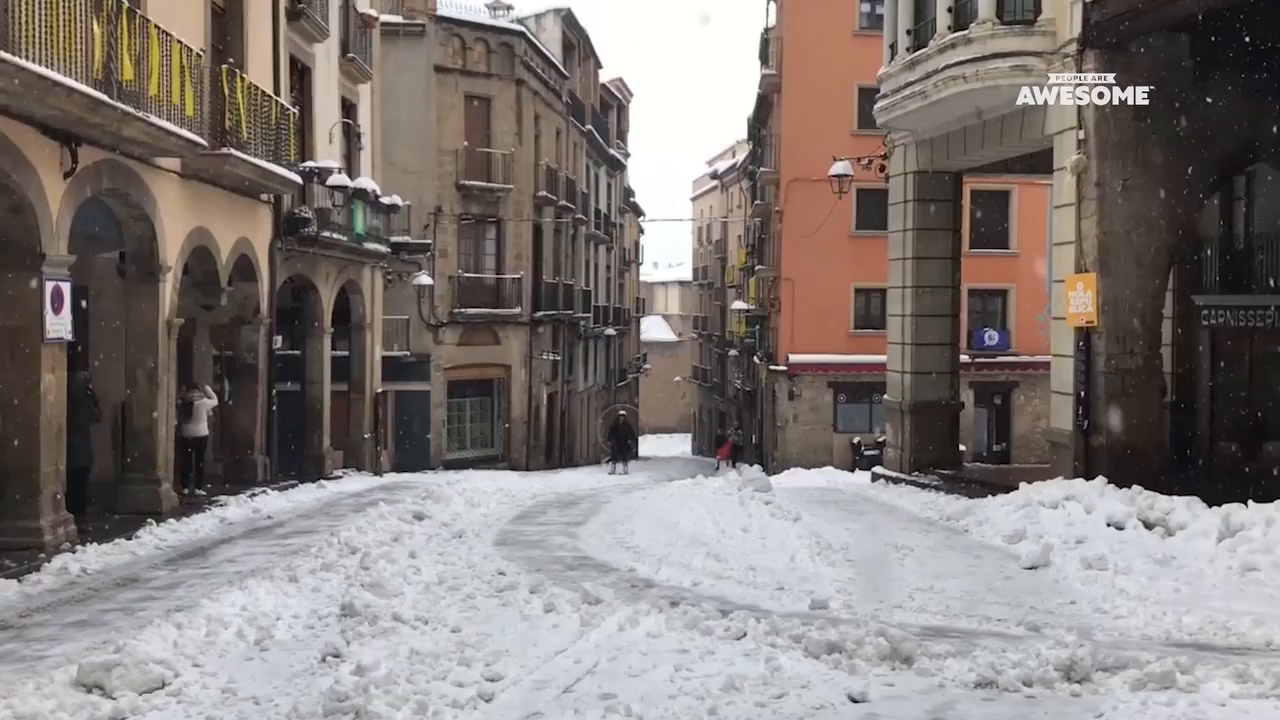 Watch People are Awesome Spain